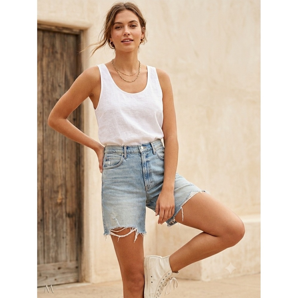 MOTHER The High Waisted Smokin' Short Fray Denim Cutoffs Resting Beach Face 32